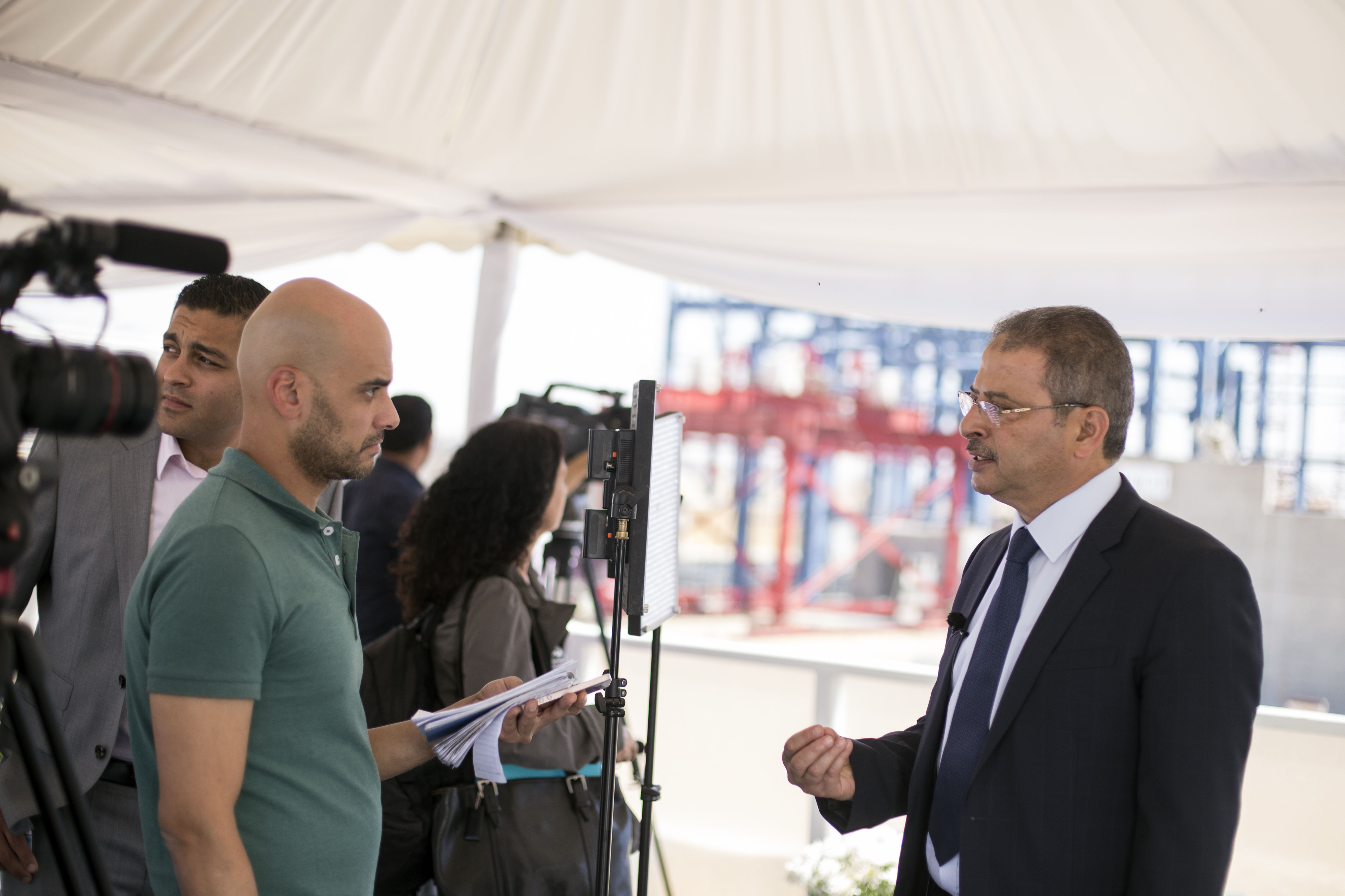 Manu Abdo interviews the Chairman of the Egyptian Electricity Holding Company, Gaber El Desouky, at the celebration of the gas turbine placement in Beni Suef.